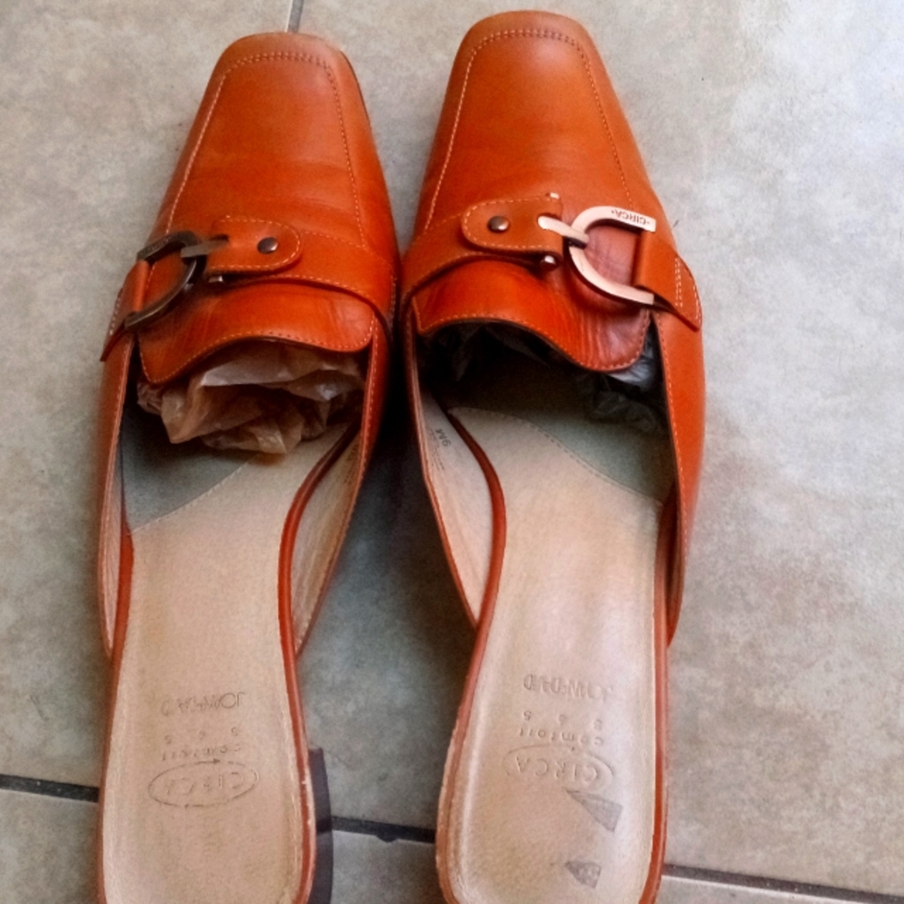 Ladies flats luggage color